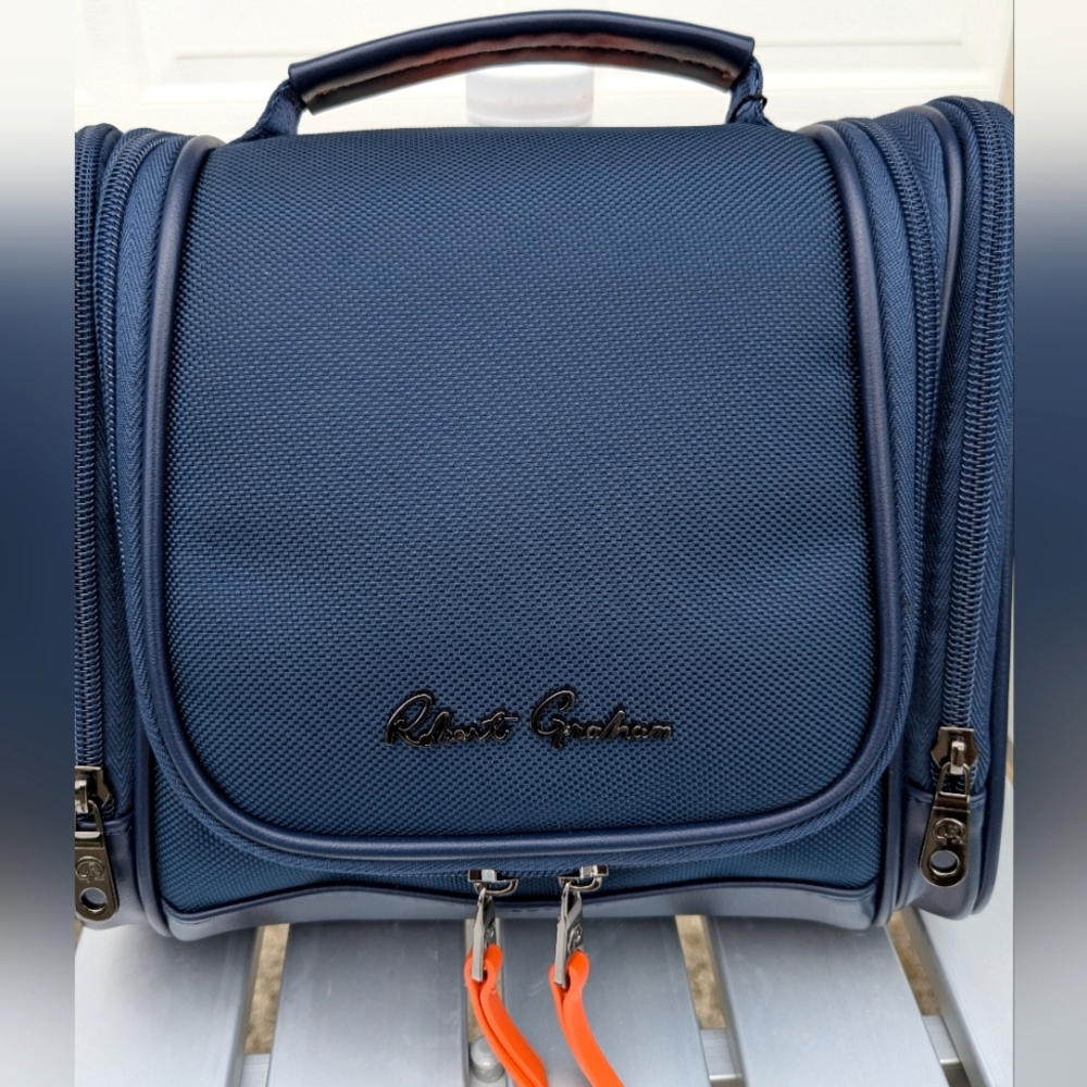 ROBERT GRAHAM NWT NAVY HANGING TOILETRY BAG